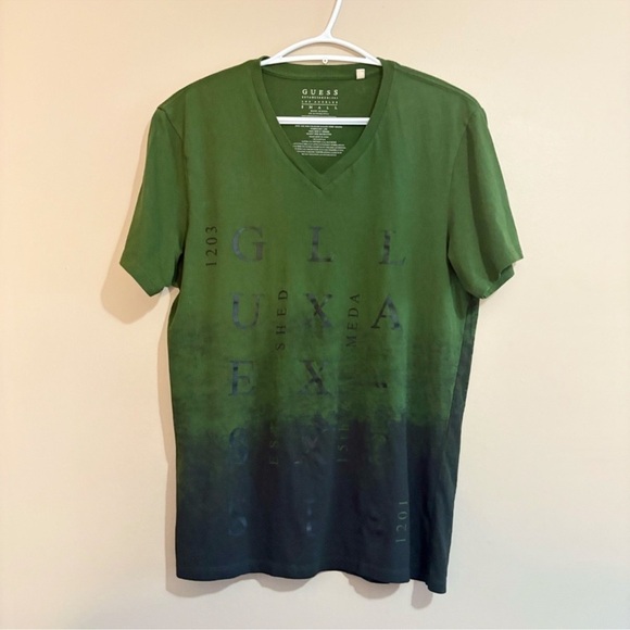 3/$10⚡️Guess Green & Black Ombre Graphic Print V-Neck T-Shirt - Picture 1 of 9